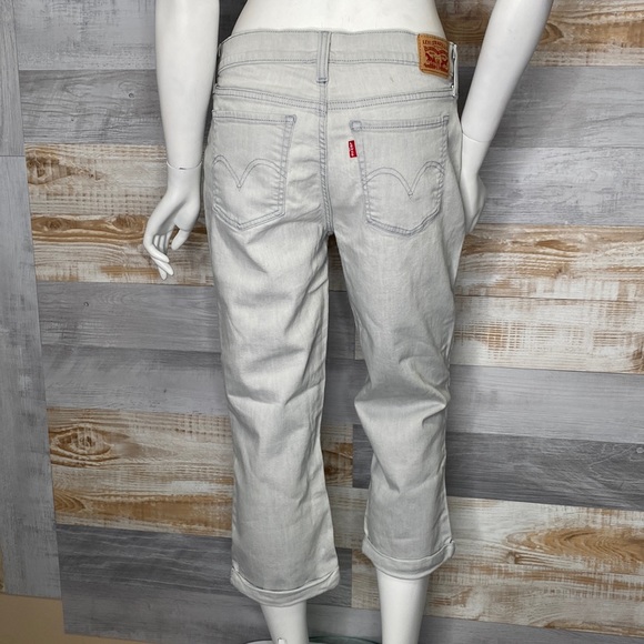 Levi jeans, cropped, light wash, stretchy 28 - Picture 3 of 10
